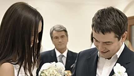 На свадьбе Андрея Ющенко первой на рушник стала невеста