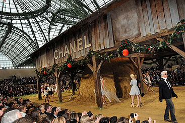 В Париже обнаружились крестьяне в одежде Chanel 