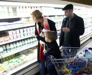Потребительская корзина от «Комсомолки»: За месяц больше всего подорожали молоко и овощи 