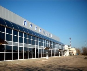 В Луганском аэропорту технику отрубило руку винтом самолета Обновлено