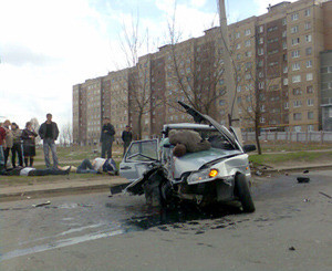 В Краматорске нетрезвый водитель «Жигулей» врезался в опору ЛЭП, есть жертвы 