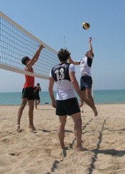 Крымчане открыли сезон пляжного волейбола  