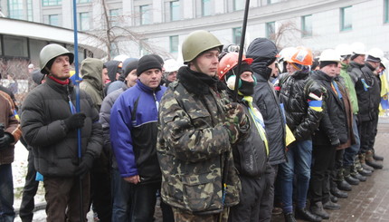 Отряды самообороны Майдана на улице Грушевского