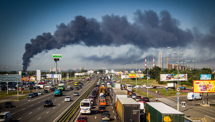 В Киеве - крупный пожар на Выдубичах