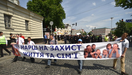 В Киеве прошло семейное шествие по случаю Международной недели супругов и Дня защиты детей