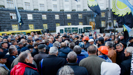 Митинг чернобыльцев и шахтеров под Кабмином