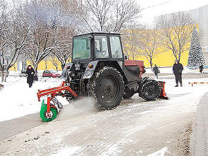 «Машины-щетки» спасают Донецк от снега