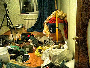 Как милиционеры обыски проводят – квартира киевского блоггера превратилась в бедлам