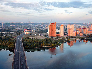 Столичные блоггеры запечатлели рассвет с пилона Московского моста