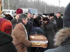 Похороны погибших при взрыве в Луганске