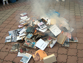 В Крыму сожгли сотни учебников по истории  Украины 