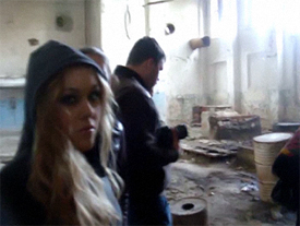 Алеша снимает клип на заброшенном заводе 