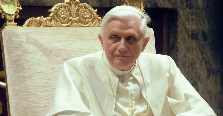 Папа Римский отлучил от церкви украинских монахинь
