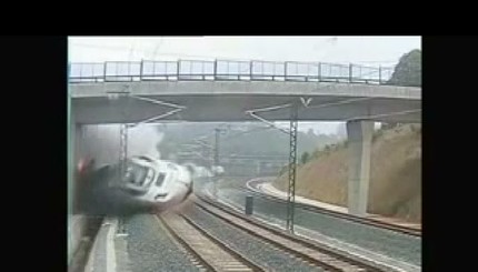 На YouTube появилось видео крушения поезда в Испании