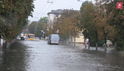 Ливень затопил улицы Житомира