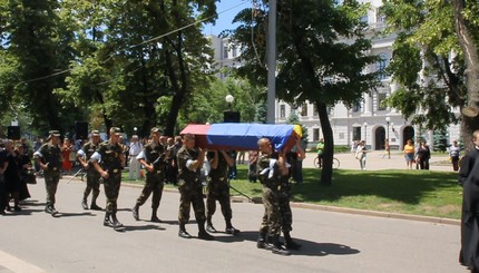В Днепропетровске попрощались с погибшим 9 мая замкомандира батальона