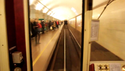 Как это было: Машинист метро предупреждал людей о штурме 