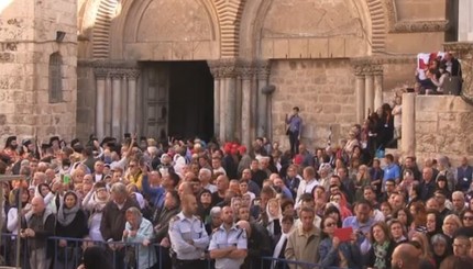 Десятки тысяч христиан в Иерусалиме ожидают Благодатный огонь