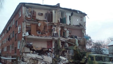Обвал общежития в Чернигове: видео с места происшествия