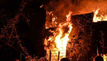 Видео: в Одессе сгорел санаторий