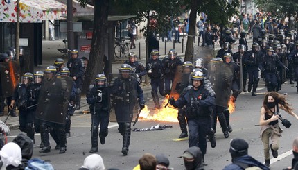 В Париже волна протестов закончилась массовыми столкновениями