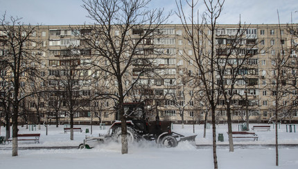 Зимние выходные в Киеве: люди радуются снегу