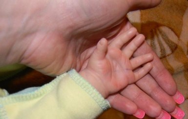 Дочки-матери по-взрослому: к Новому году украинки раскупают искусственных детей