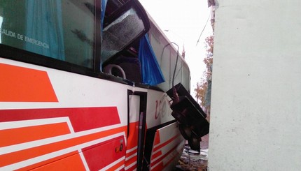 В Житомире грузовик протаранил автобус