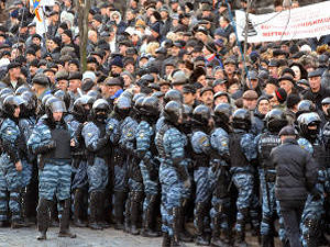 В Киеве оппозиционеры перекрыли движение на Владимирской улице