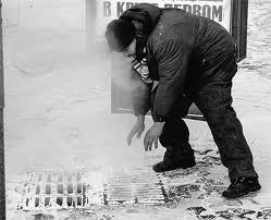 Луганчанин замерз насмерть возле собственного дома