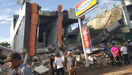 В Индонезии всколыхнуло сильнейшее землетрясение