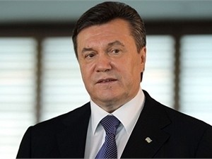  Янукович поздравил ветеранов с Днем Победы