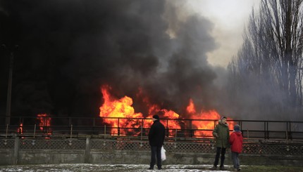В Киеве горят рынки возле метро Лесная