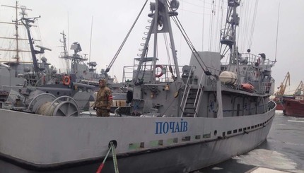 В ВМС Украины заявили, что россияне обстреляли украинский корабль
