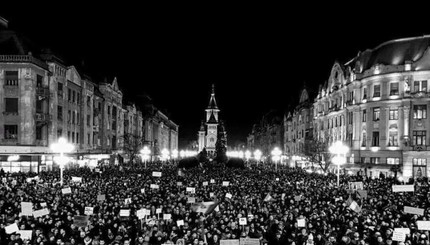 В Румынии четверть миллиона человек вышли на акцию протеста: фоторепортаж