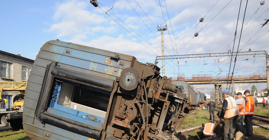 Прокуратура рассматривает три версии ЧП с поездом в Запорожье