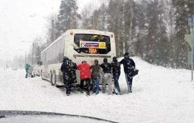 В Карпатах застрял туристический  автобус с детьми 
