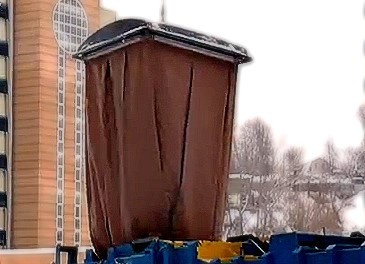 В Киеве появились антивандальные мусорники на пульте управления