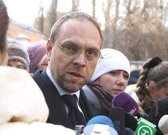 Власенко не сможет защищать Тимошенко в суде по делу Щербаня