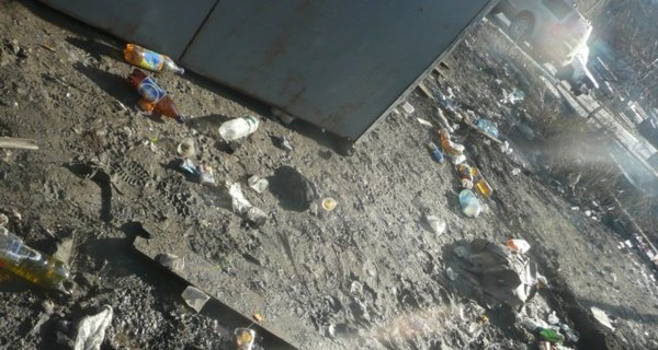 В Донецке оттепель показала, кто где мусорил
