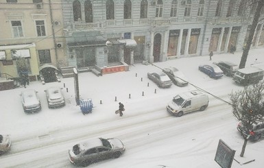 Снежный апокалипсис в Одессе: город отрезан от всей Украины