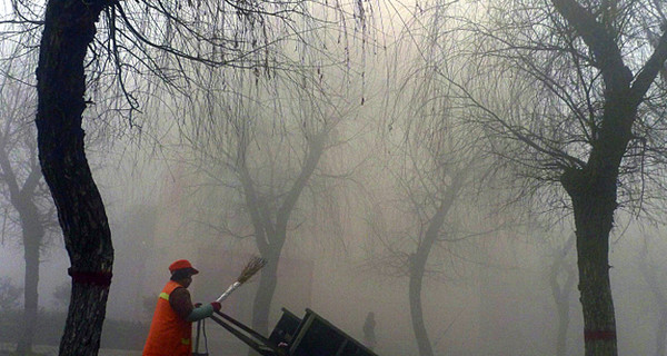 Жителей Пекина просят не выходить из дома и надевать защитные маски