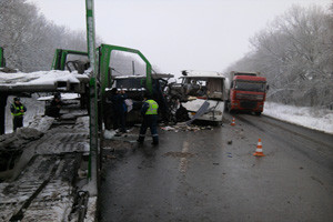 На трассе Киев - Харьков в аварию попал рейсовый автобус