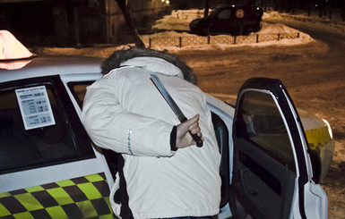 Таксистов в Киеве убивает лысый мужчина 