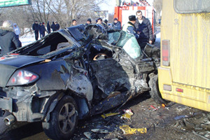 В Днепродзержинске автобус попал в аварию: есть жертвы