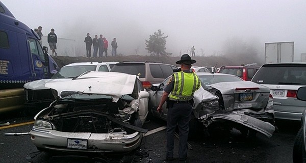 В США в огромном ДТП столкнулись около 80 машин