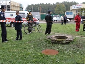Во Львове нашли тело мальчика, упавшего в канализационный люк