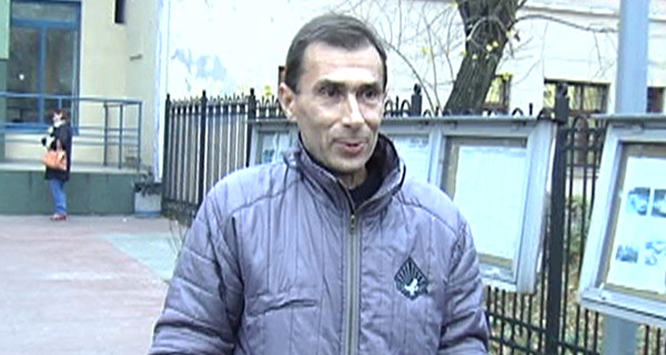 Владимир Мельников, которого нашли в лесу с четырьмя детьми, получил новый паспорт и будет отстаивать отцовство