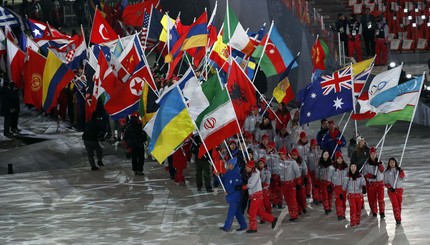 Абраменко нес флаг Украины на церемонии закрытия Олимпиады 2018