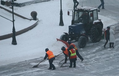 Киевские дворники на старый Новый год загадали, чтобы не было снега